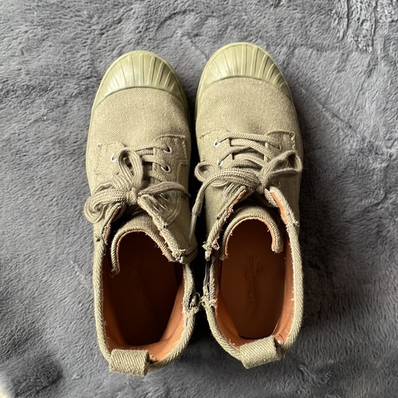 Gently used condition: Universal Threads boots. Size 7.5 - Picture 2 of 4